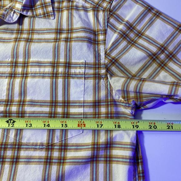 Patagonia short sleve button down shirt small plaid - Picture 5 of 8